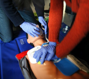 cpr training on a dummy